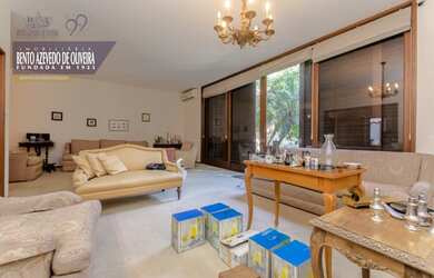 Imagem: A casa possui 5 Dormitórios, 5 Banheiros, 5 Vagas na garagem