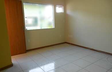 Imagem: A casa possui 2 Dormitórios, 3 Banheiros, 1 Vaga na garagem