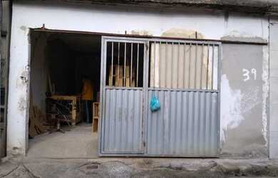 Imagem: A casa possui 3 Dormitórios, 2 Banheiros, 1 Vaga na garagem