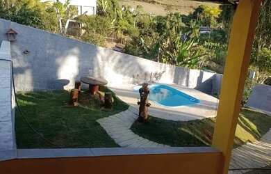 Imagem: A casa possui 2 Dormitórios, 2 Banheiros, 2 Vagas na garagem