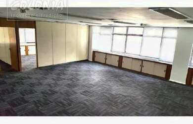 Imagem: O depósito possui 2 Vagas na garagem e 130m² de Área e está