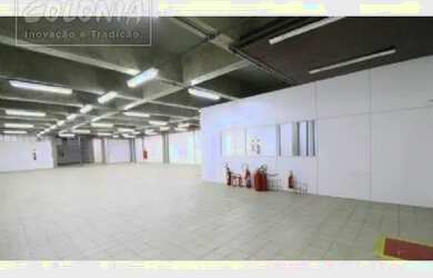 Imagem: O depósito possui 4 Vagas na garagem, 1.086m² de Área e