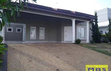 Imagem: A casa em condomínio possui 3 Dormitórios, 4 Banheiros, 200m²