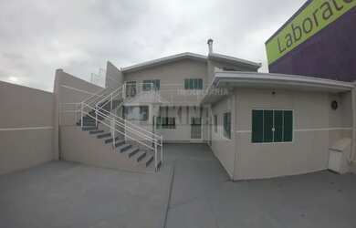 Imagem: A casa possui 2 Dormitórios, 4 Banheiros, 4 Vagas na garagem