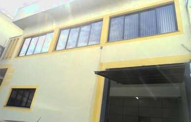 Imagem: O depósito possui 4 Vagas na garagem e 450m² de Área e está