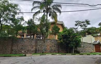 Imagem: A casa em condomínio possui 5 Dormitórios, 5 Banheiros, 5