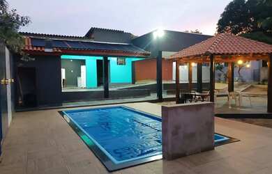 Imagem: A casa possui 2 Dormitórios, 4 Banheiros, 4 Vagas na garagem