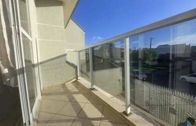 Imagem: A casa possui 3 Dormitórios, 3 Banheiros, 3 Vagas na garagem