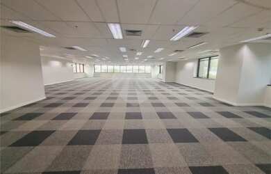 Imagem: O depósito possui 5 Vagas na garagem e 1000m² de Área e está