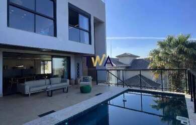 Imagem: A casa em condomínio possui 4 Dormitórios, 5 Banheiros, 4