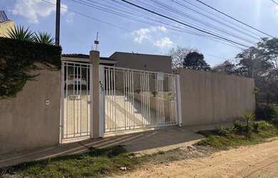 Imagem: A casa possui 3 Dormitórios, 3 Banheiros, 4 Vagas na garagem