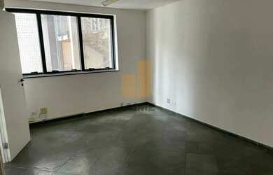 Imagem: O depósito possui 2 Vagas na garagem, 30m² de Área e está