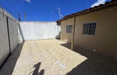 Imagem: A casa possui 2 Dormitórios, 1 Banheiro e está localizado