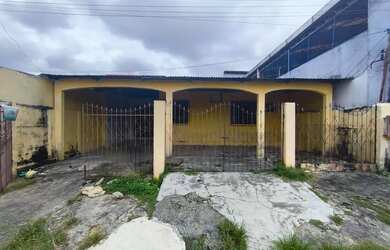 Imagem: A casa possui 4 Dormitórios, 3 Banheiros, 2 Vagas na garagem