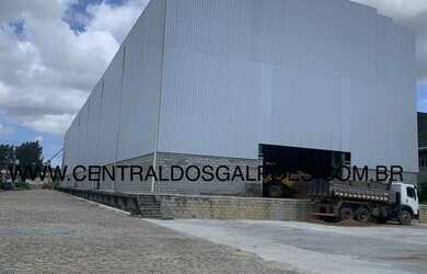 Imagem: O depósito possui 5 Vagas na garagem, 2.200m² de Área e