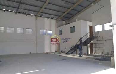 Imagem: O depósito possui 5 Vagas na garagem e 250m² de Área e está