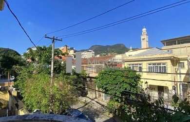 Imagem: A casa possui 3 Dormitórios, 3 Banheiros, 3 Vagas na garagem