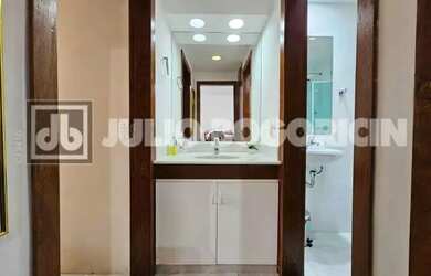 Imagem 10: Flat Copacabana! Localização privilegiada, Flat reformado com varanda e com muita iluminaç