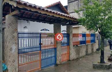 Imagem: A casa possui 3 Dormitórios, 1 Banheiro, 4 Vagas na garagem