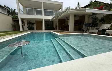 Imagem: A casa em condomínio possui 4 Dormitórios, 4 Banheiros, 3