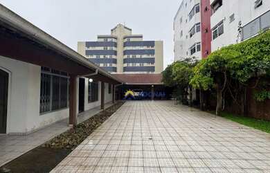 Imagem: A casa possui 5 Dormitórios, 4 Banheiros, 5 Vagas na garagem