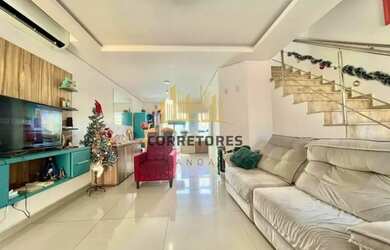 Imagem: A casa possui 3 Dormitórios, 2 Banheiros, 2 Vagas na garagem