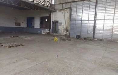 Imagem: O depósito possui 5 Vagas na garagem, 1.100m² de Área e