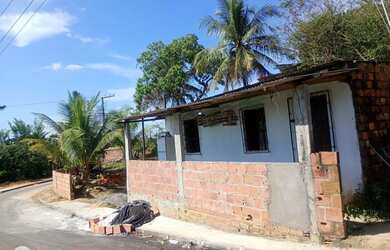 Imagem: A casa possui 2 Dormitórios, 1 Banheiro e 1 Vaga na garagem