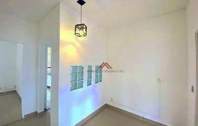 Imagem 4: Casa comercial, de esquina, venda por R$ 800.000 ou aluguel por R$ 3.200/mês...