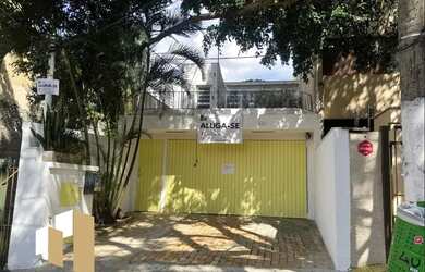 Imagem: A casa possui 4 Dormitórios, 5 Banheiros, 3 Vagas na garagem