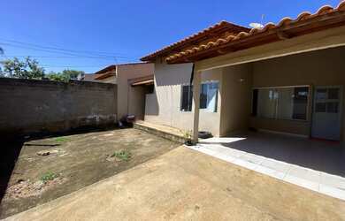 Imagem: A casa possui 2 Dormitórios, 2 Banheiros, 288m² de Área