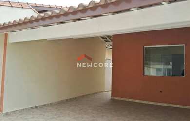 Imagem: A casa possui 3 Dormitórios, 2 Banheiros, 4 Vagas na garagem