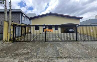 Imagem: A kitnet possui 1 Dormitório, 1 Banheiro, 1 Vaga na garagem