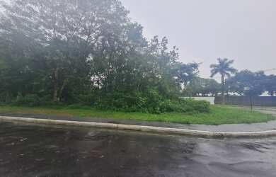 Imagem: O terreno possui 800m² de Área e está localizado em Tarumã