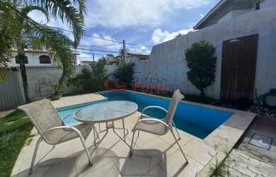 Imagem: A casa possui 4 Dormitórios, 5 Banheiros, 4 Vagas na garagem