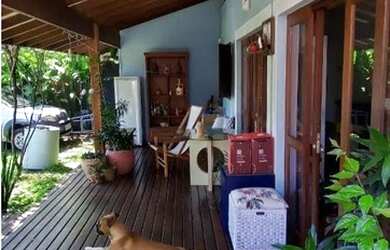 Imagem: A casa possui 2 Dormitórios, 1 Banheiro, 2 Vagas na garagem