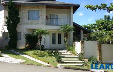 Imagem: A casa em condomínio possui 4 Dormitórios, 5 Banheiros, 3