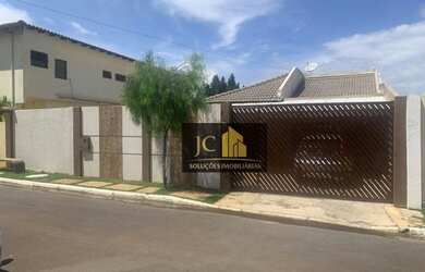 Imagem: A casa em condomínio possui 2 Dormitórios, 1 Banheiro, 3 Vagas