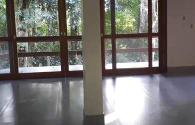 Imagem: A casa possui 3 Dormitórios, 3 Banheiros, 1 Vaga na garagem