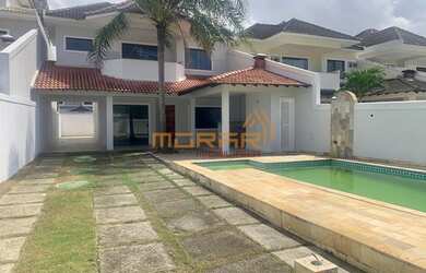 Imagem: A casa em condomínio para alugar possui 4 Dormitórios, 5 Banheiros