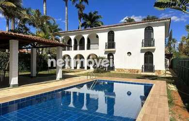 Imagem: A casa possui 5 Dormitórios, 5 Banheiros, 5 Vagas na garagem