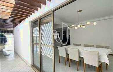 Imagem: A casa possui 2 Dormitórios e está localizado em Glória