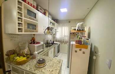 Imagem: O apartamento possui 3 Dormitórios, 1 Banheiro, 2 Vagas na