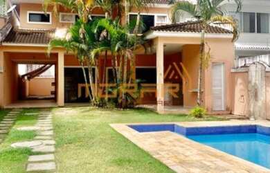 Imagem: A casa em condomínio possui 4 Dormitórios, 5 Banheiros, 3