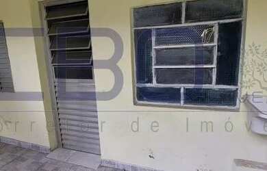 Imagem: A casa possui 1 Dormitório, 1 Banheiro, 1 Vaga na garagem e