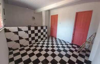 Imagem: A casa possui 2 Dormitórios, 1 Banheiro e está localizado