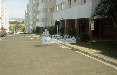 Imagem: O apartamento possui 3 Dormitórios, 1 Banheiro, 1 Vaga na garagem