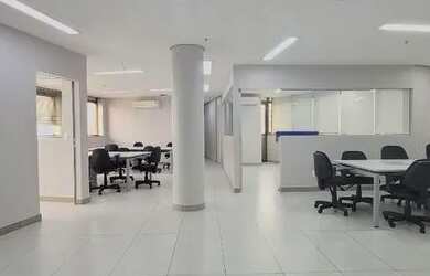 Imagem: O apartamento possui 5 Banheiros, 5 Vagas na garagem, 469m²