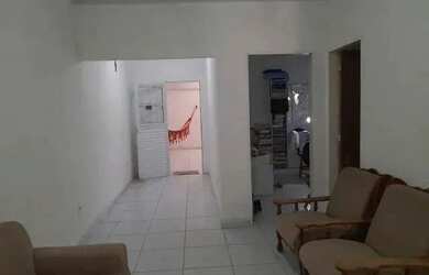 Imagem: A casa possui 2 Dormitórios, 1 Banheiro, 1 Vaga na garagem