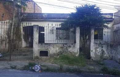 Imagem: A casa possui 2 Dormitórios, 1 Banheiro e 2 Vagas na garagem